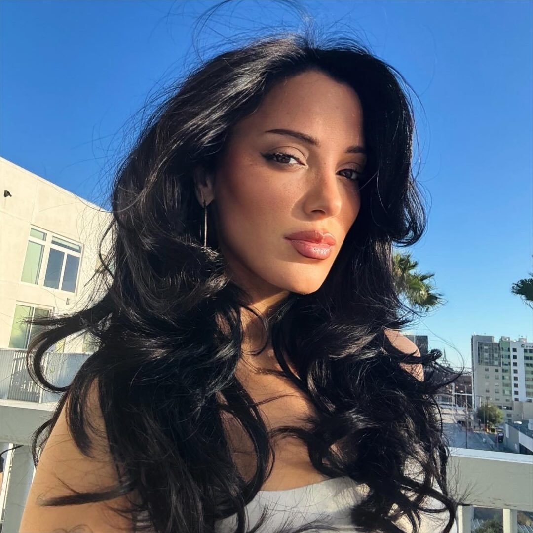 𝐍𝐈𝐊𝐈 𝐃𝐄𝐌𝐀𝐑